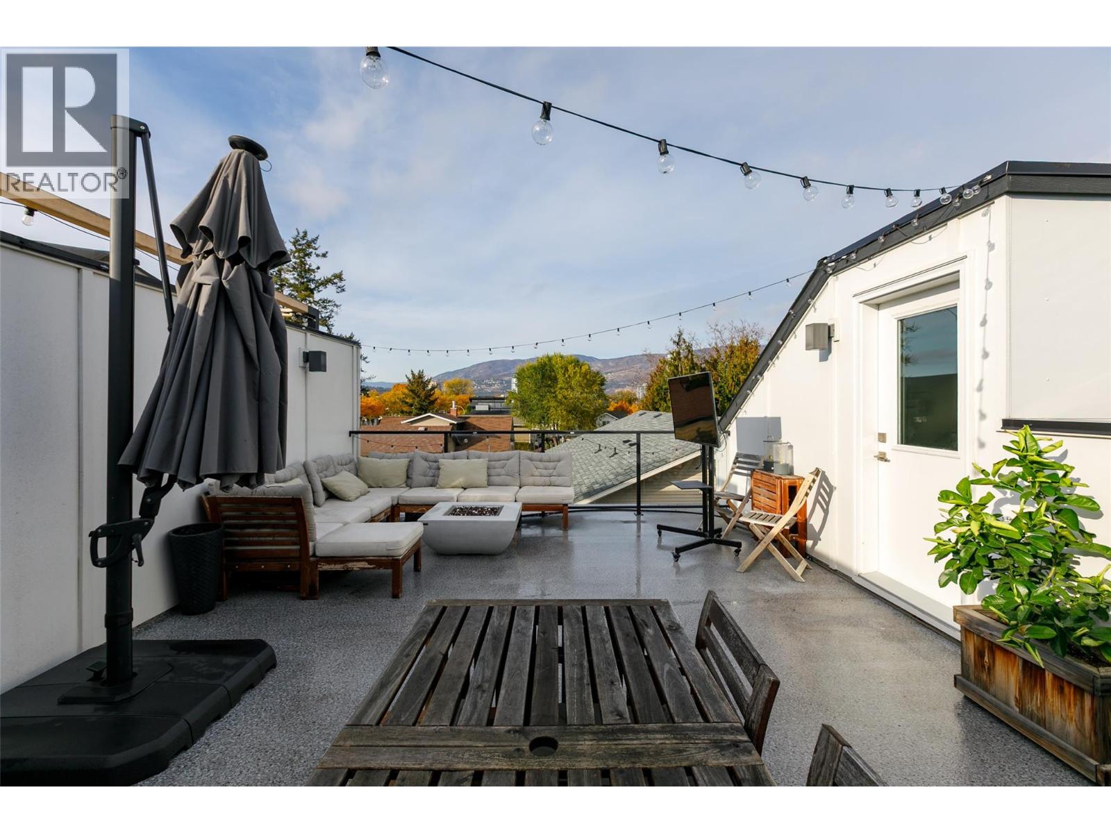  1025 Cawston Avenue, Kelowna