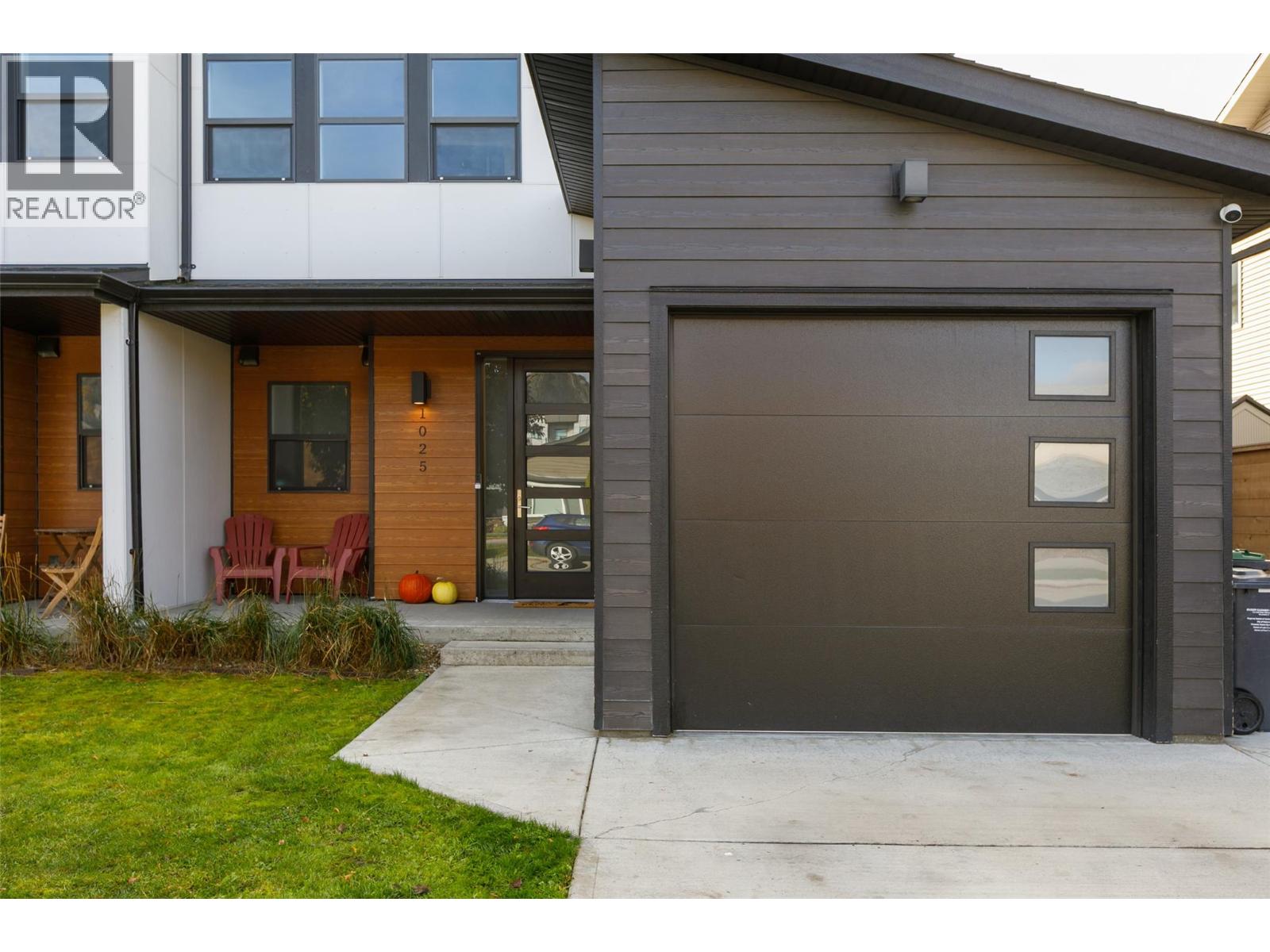  1025 Cawston Avenue, Kelowna