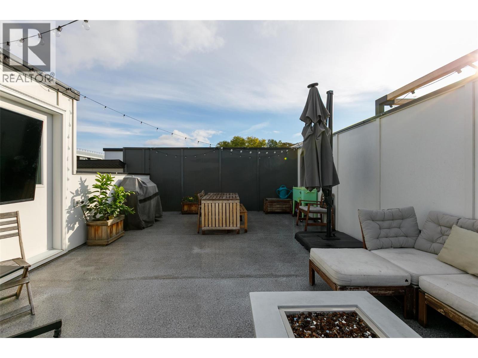  1025 Cawston Avenue, Kelowna