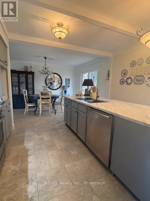 877 DAYTONA DRIVE N - 9