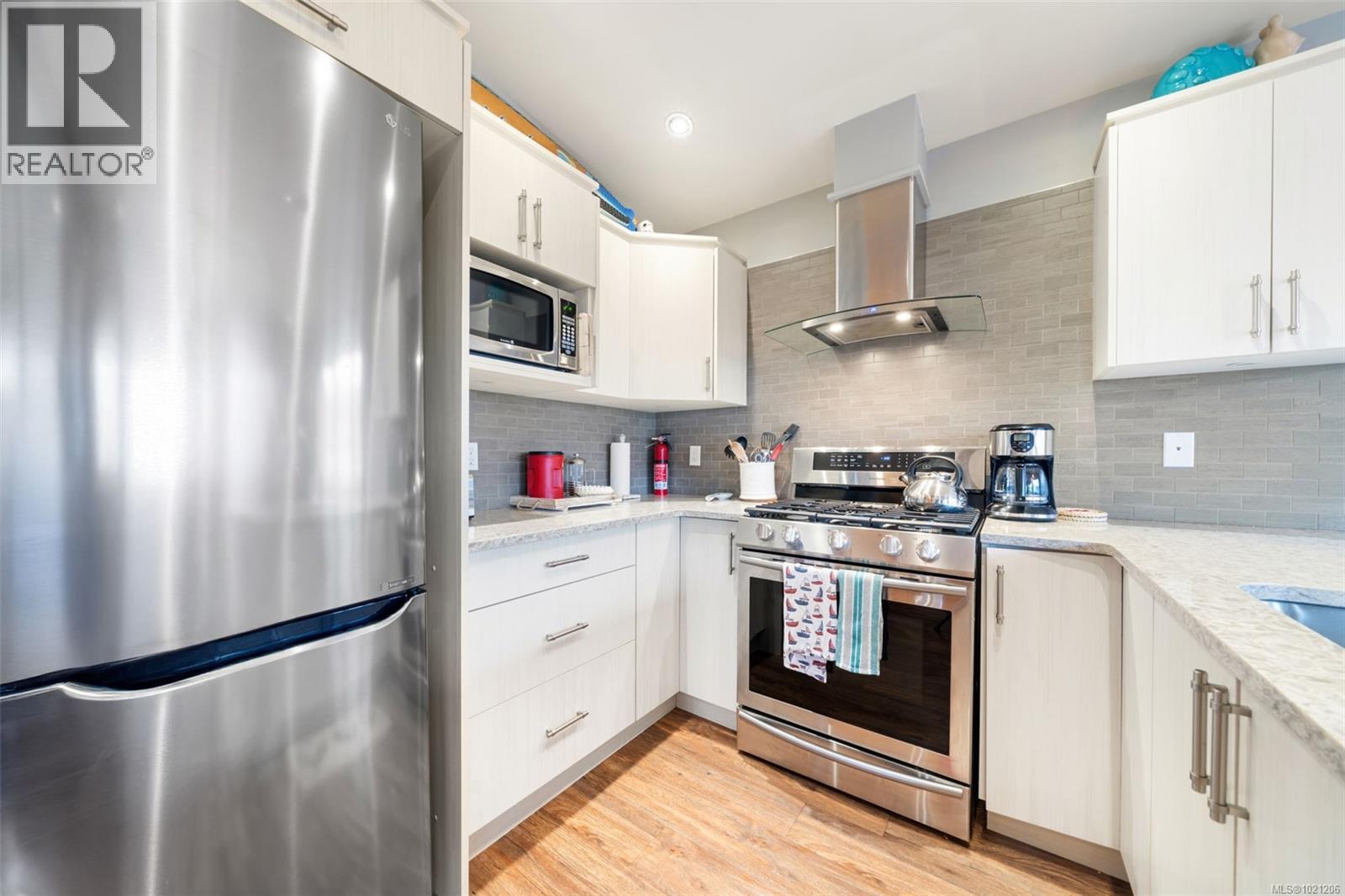 221 6596 Baird Rd, Port Renfrew