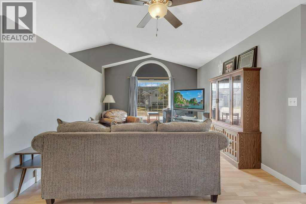 73 Lansbury Close, Lacombe