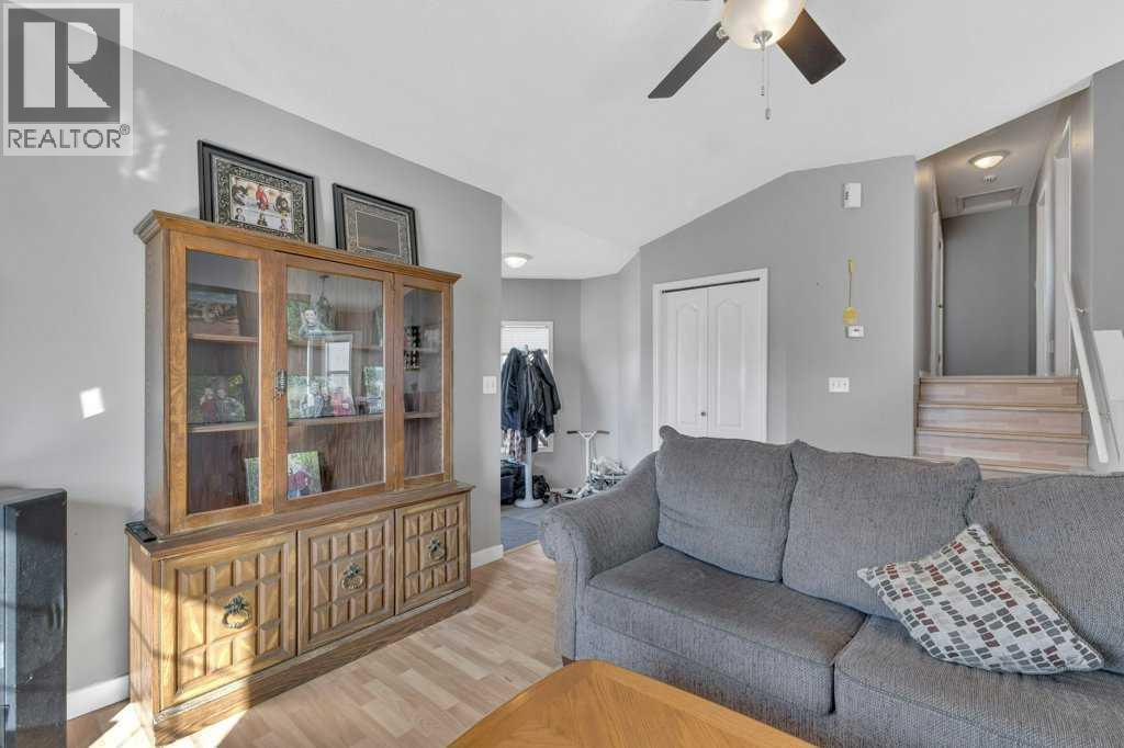 73 Lansbury Close, Lacombe