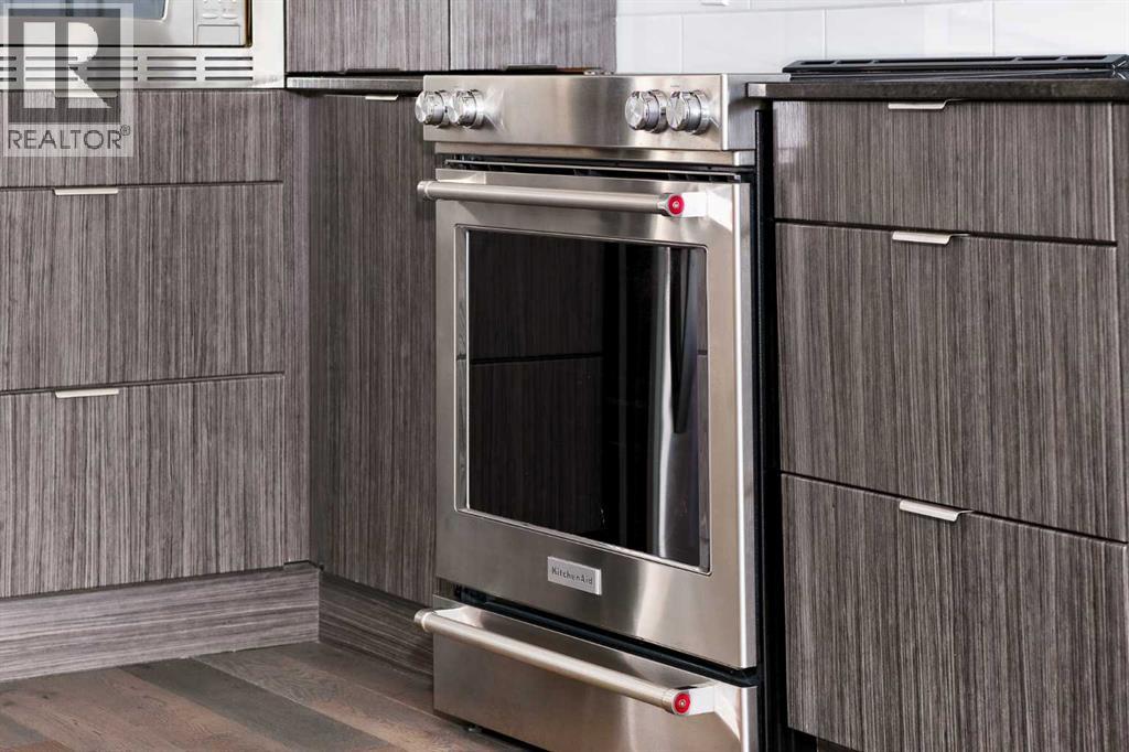 Single Family House for Sale in    Avenue SW Downtown Commercial Core Calgary 