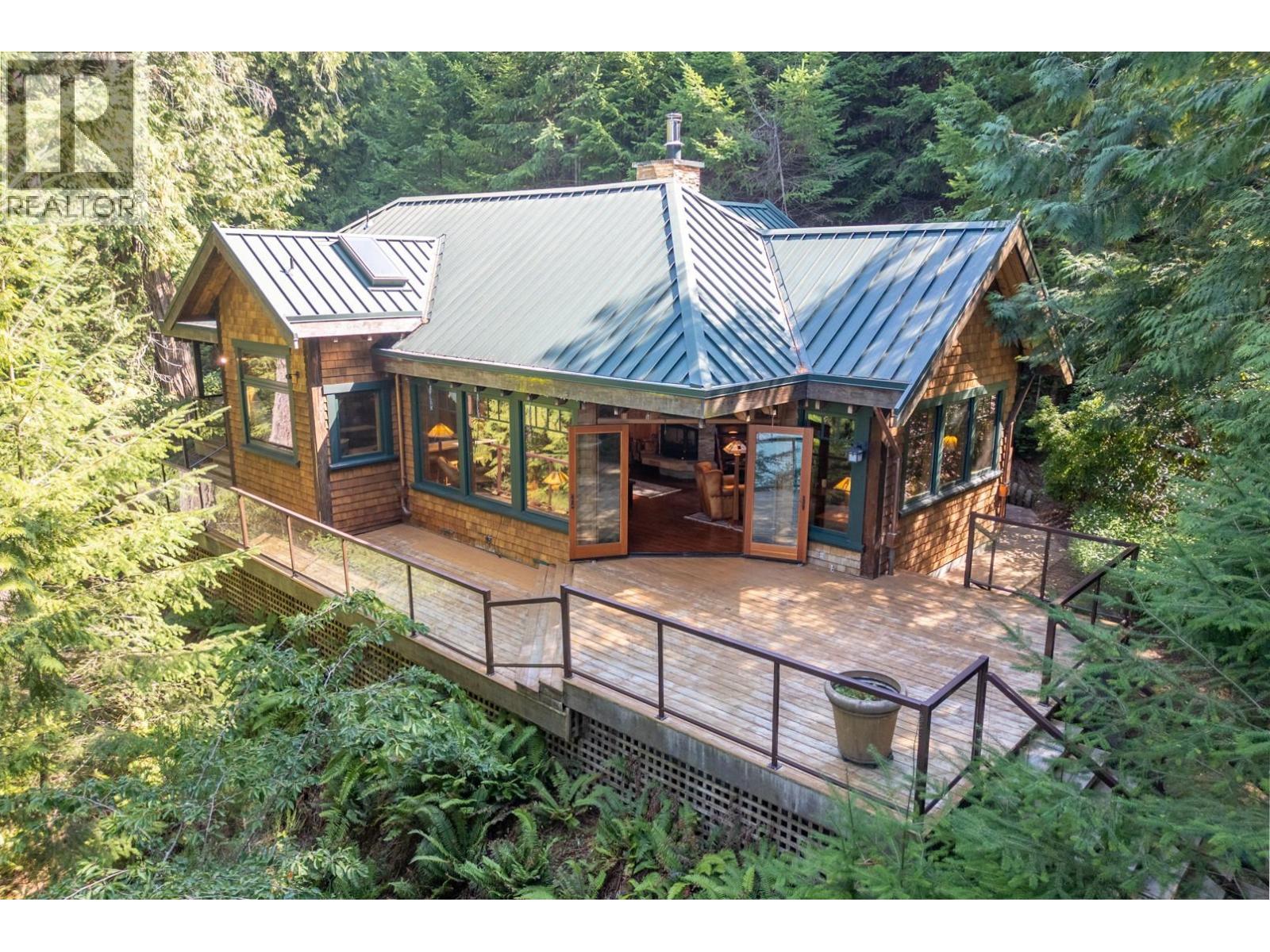 8807 AINSLIE POINT ROAD, Pender Island