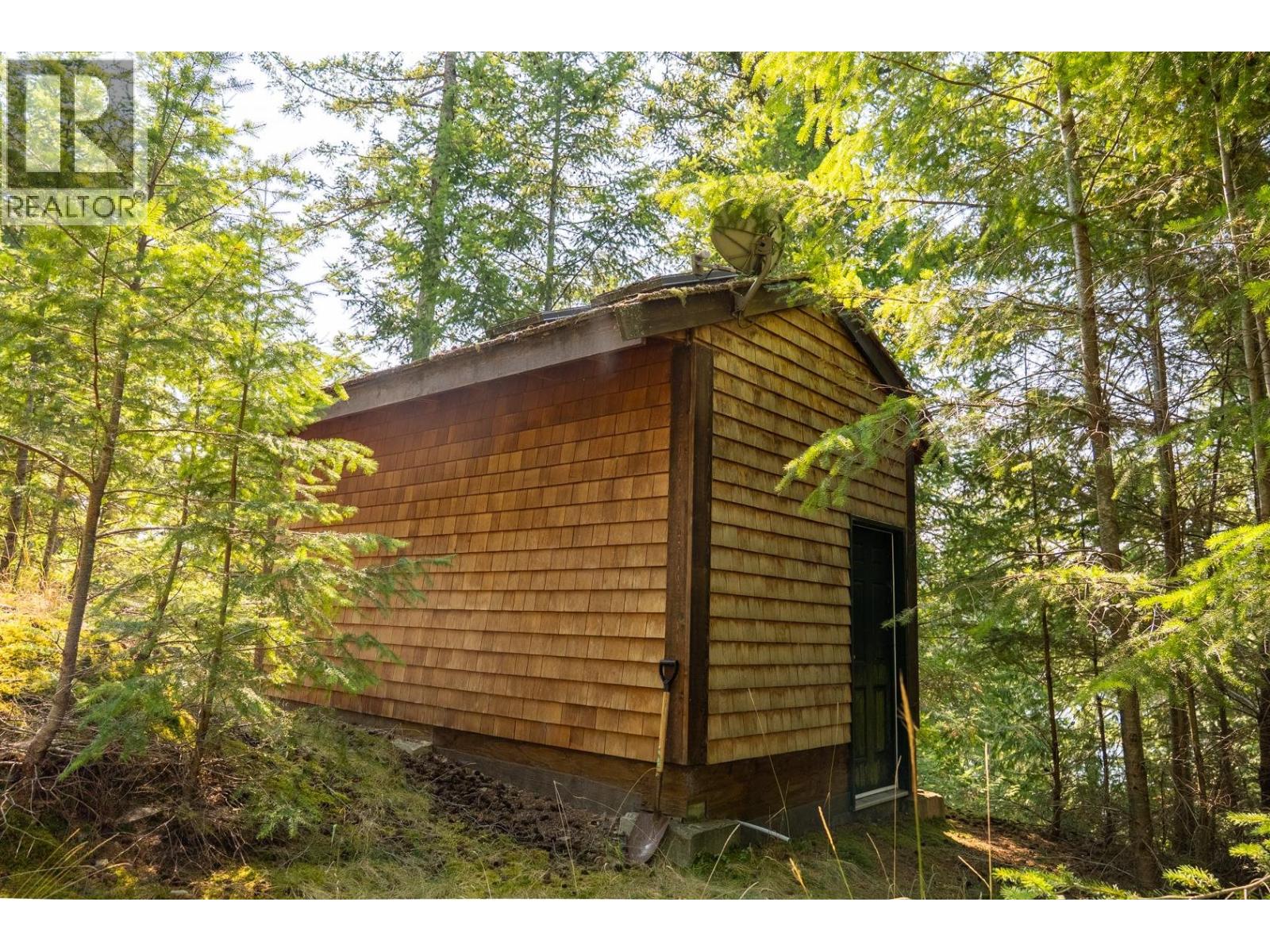 8807 AINSLIE POINT ROAD, Pender Island