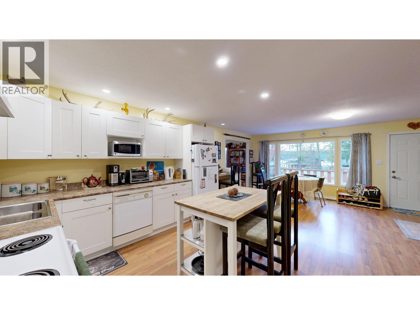 3743 EMERALD CRESCENT, Lac La Hache