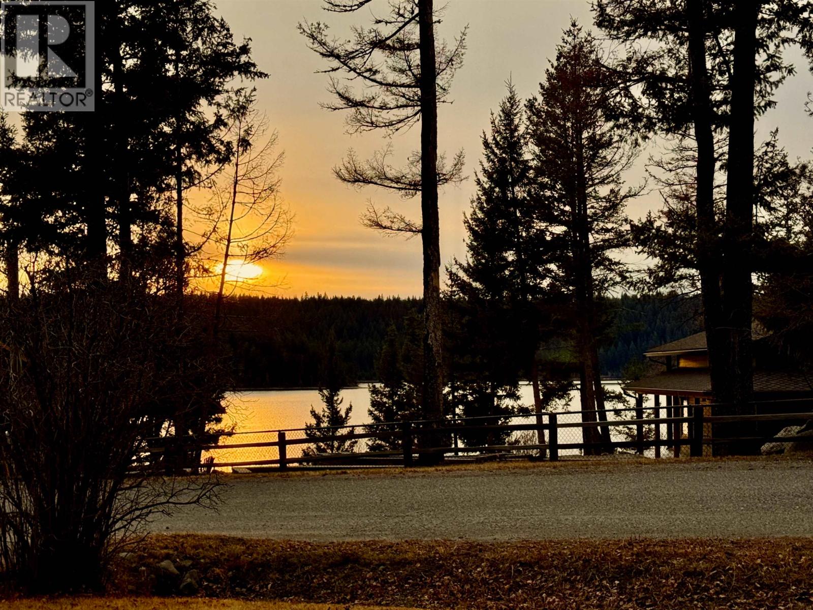 3743 EMERALD CRESCENT, Lac La Hache