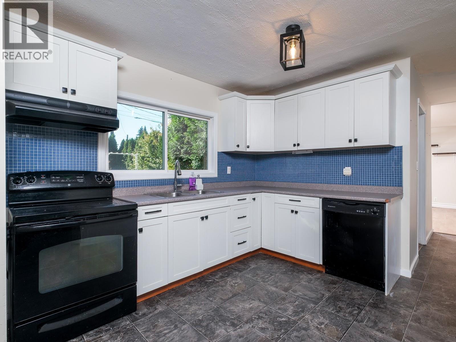 694 10TH Avenue, Montrose