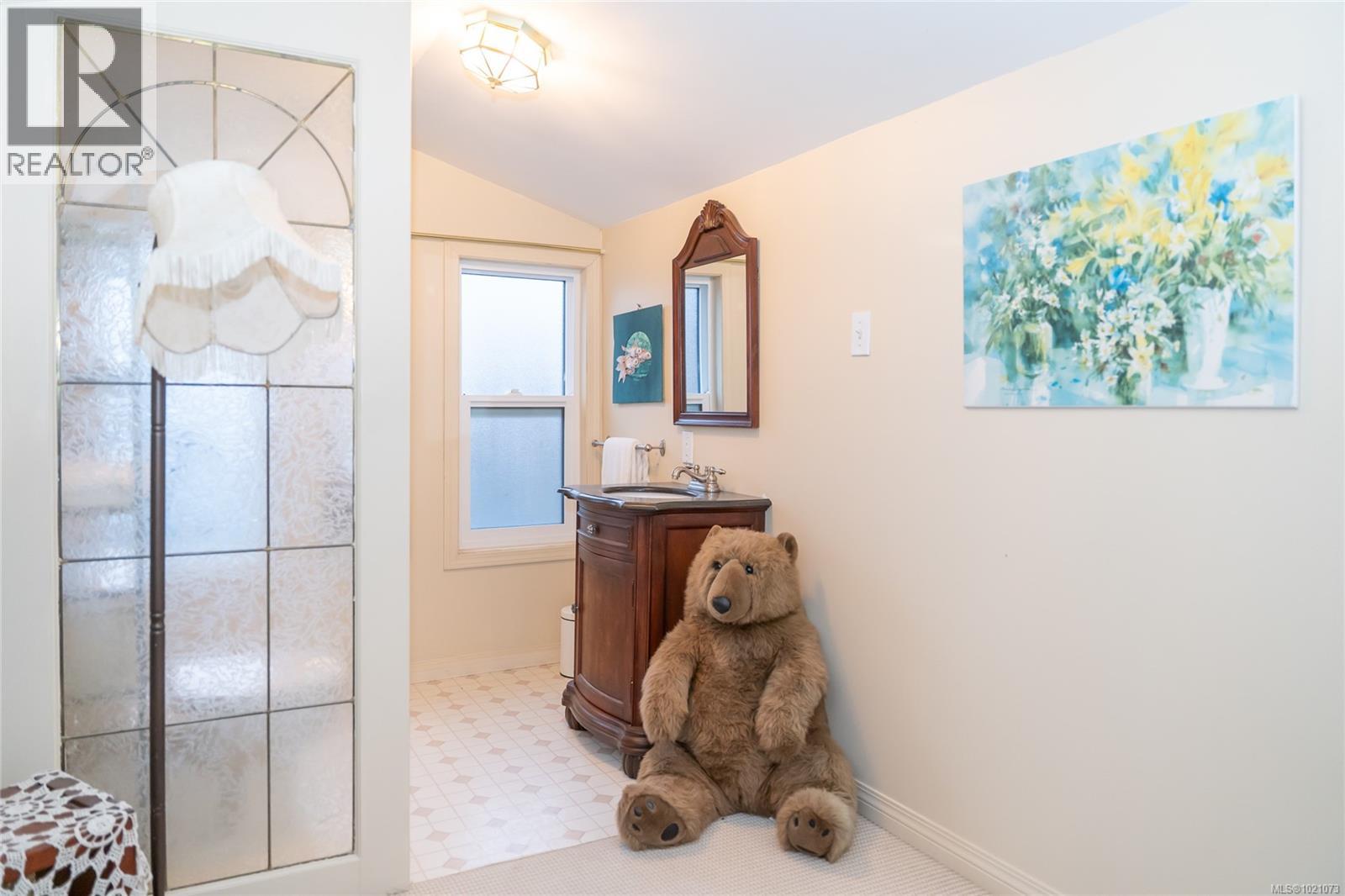 9920 Cedar St, Chemainus