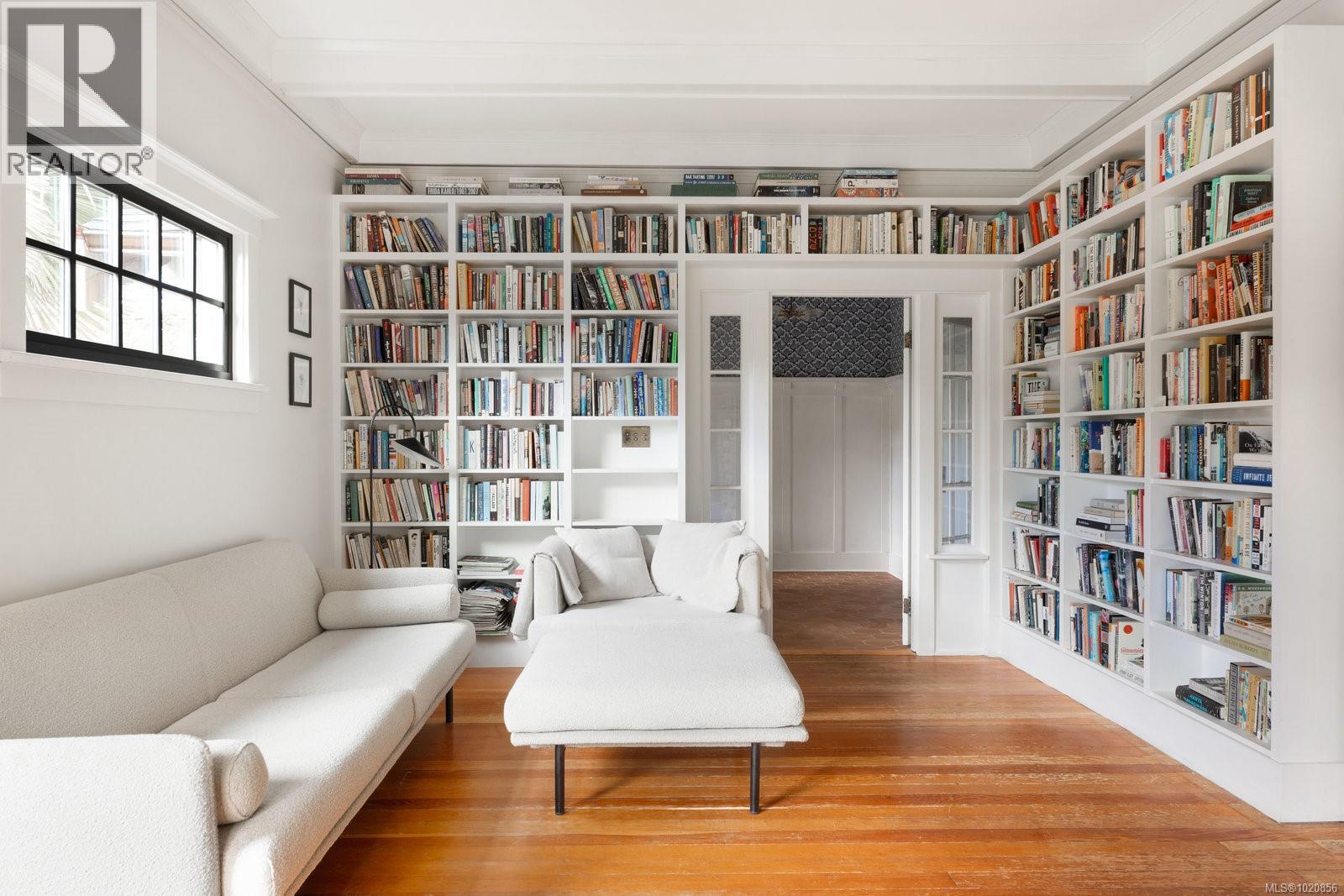  1063 Bank Street, Victoria