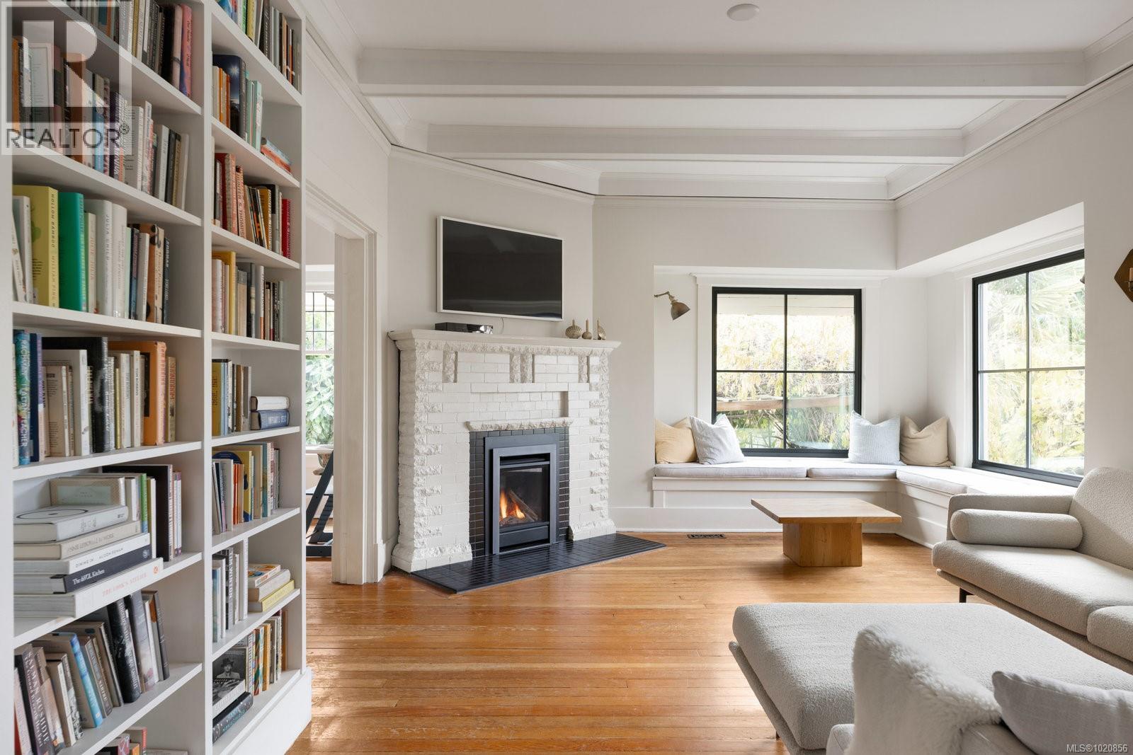 1063 Bank Street, Victoria