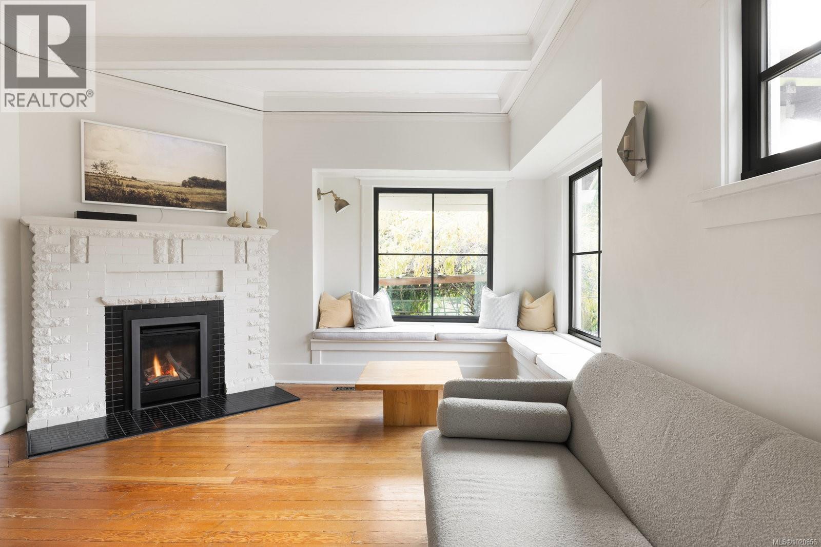  1063 Bank Street, Victoria