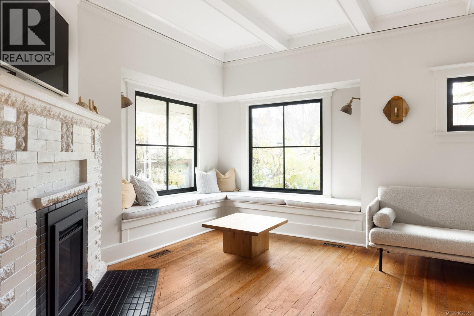  1063 Bank Street, Victoria