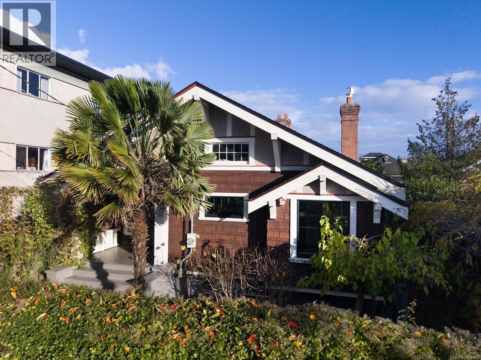  1063 Bank Street, Victoria