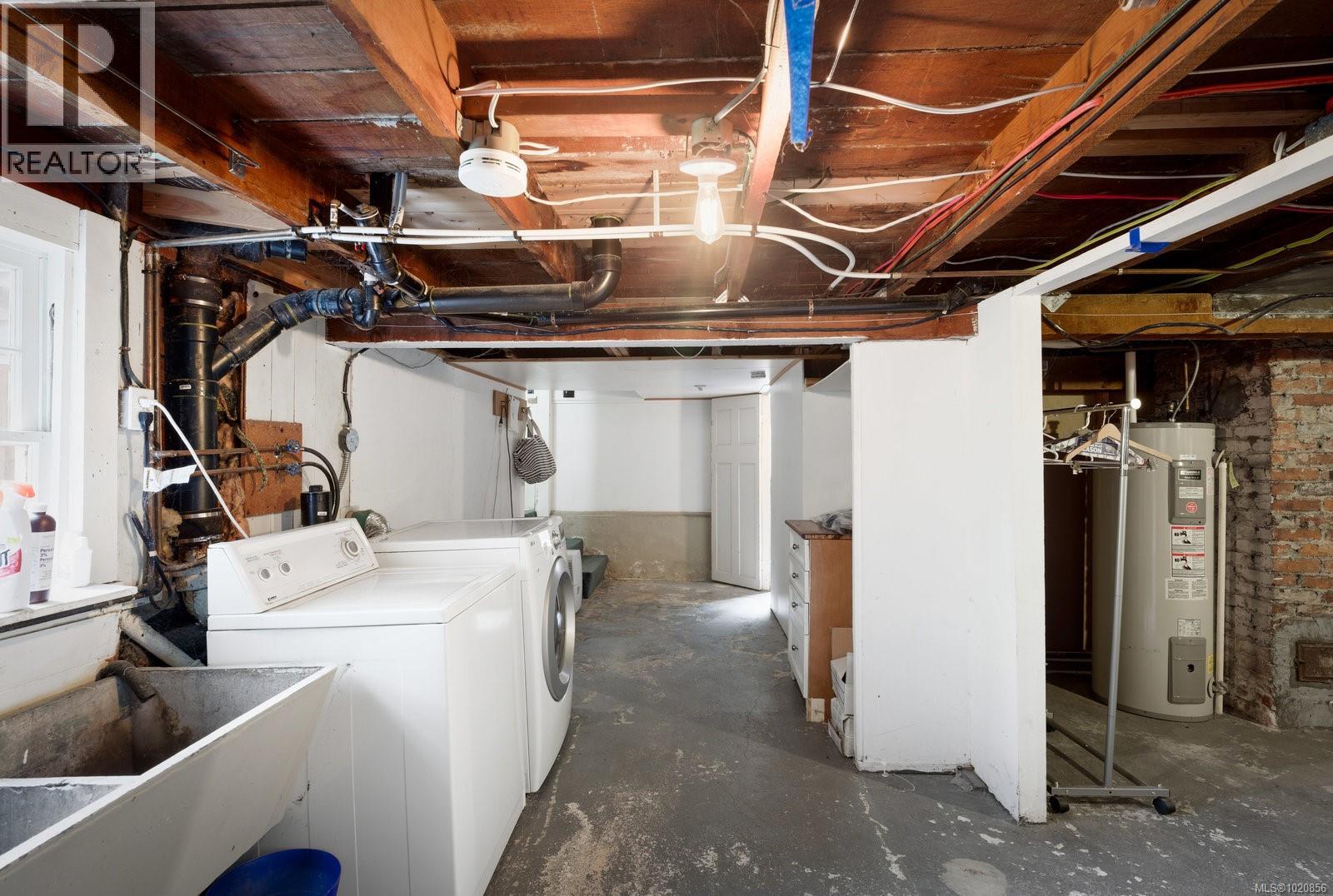  1063 Bank Street, Victoria