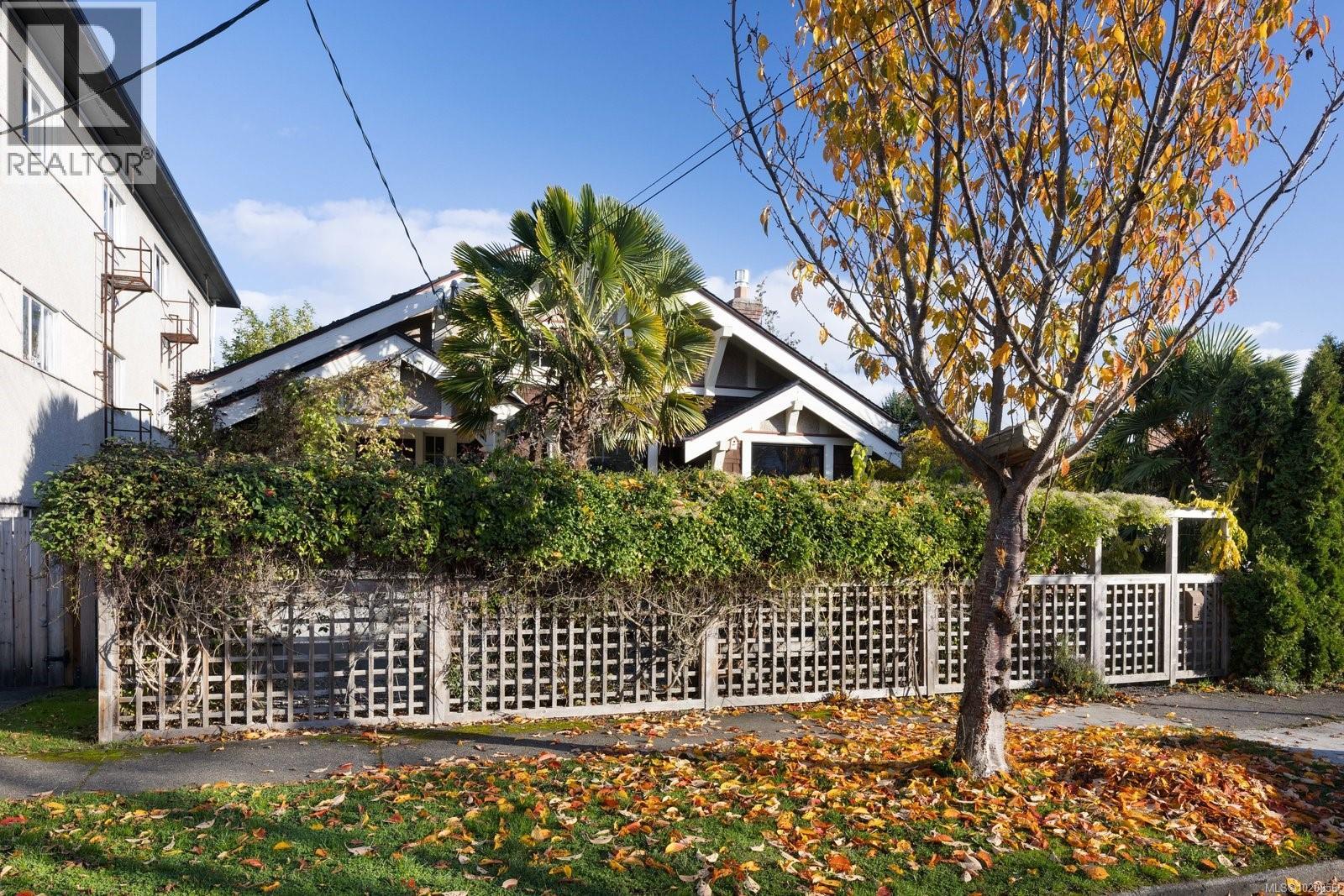  1063 Bank Street, Victoria