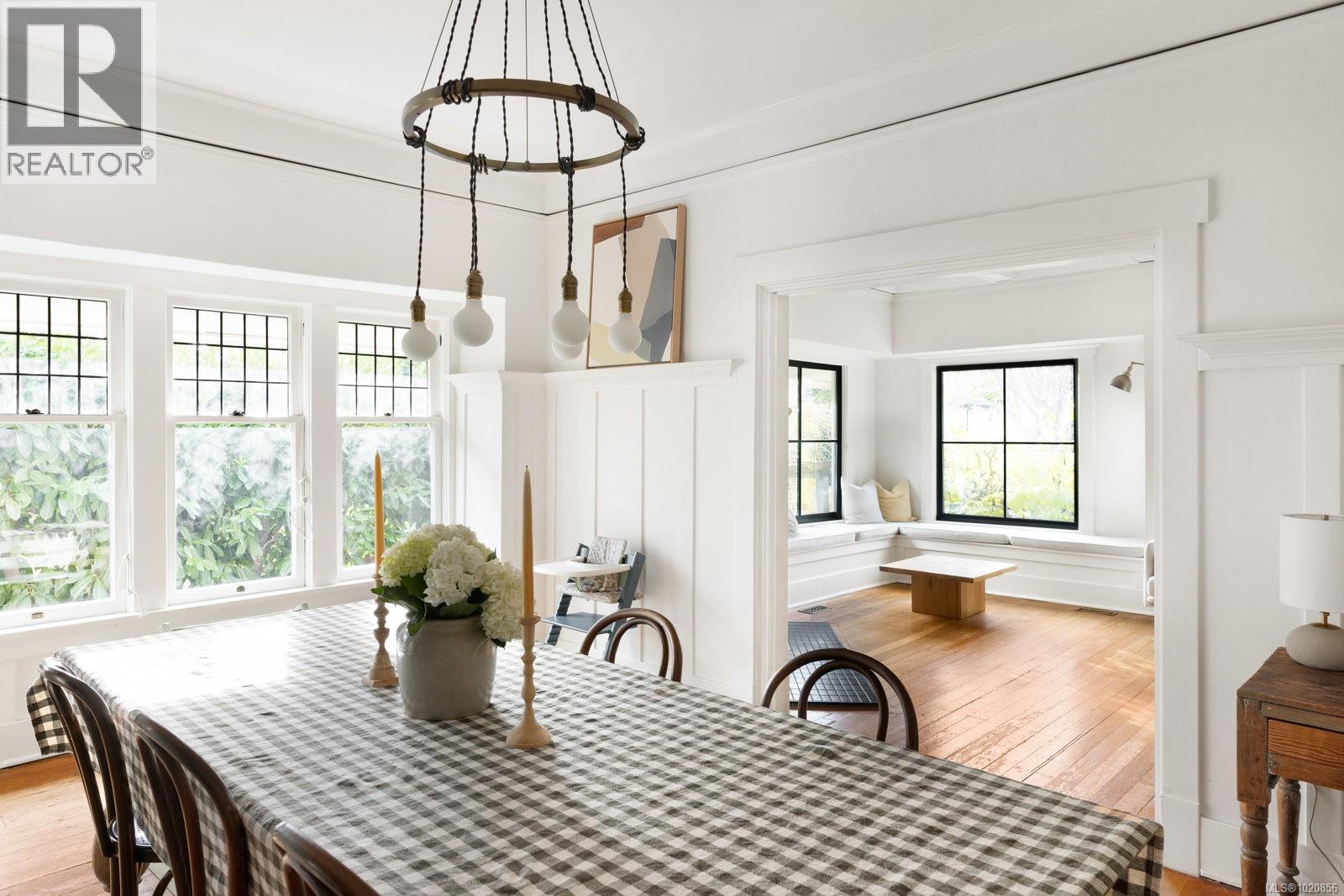  1063 Bank Street, Victoria