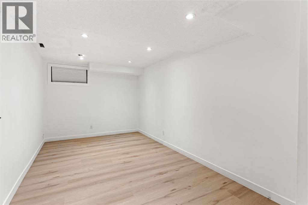 Single Family House for Sale in  Macewan Glen Close NW MacEwan Glen Calgary 