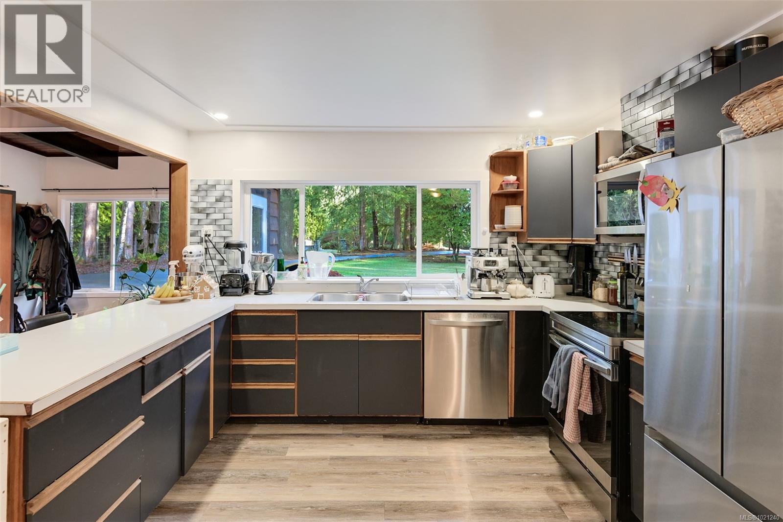 5742 Menzies Rd, Duncan