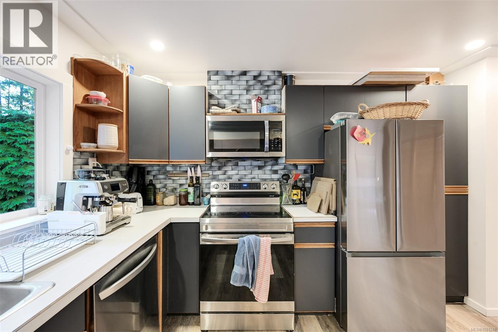 5742 Menzies Rd, Duncan