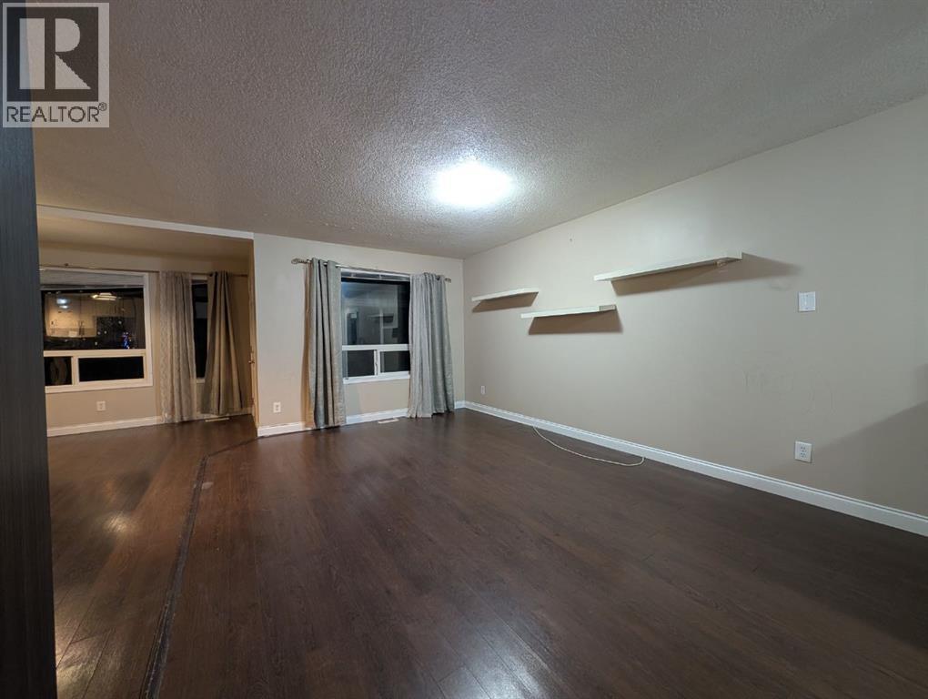 Single Family House for Sale in  SADDLEBACK Way NE Saddle Ridge Calgary 