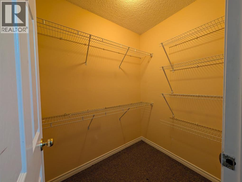 Single Family House for Sale in  SADDLEBACK Way NE Saddle Ridge Calgary 