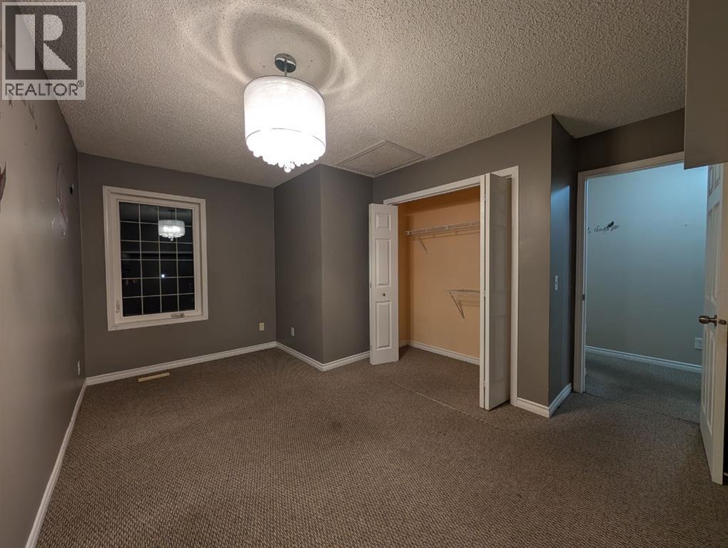 Single Family House for Sale in  SADDLEBACK Way NE Saddle Ridge Calgary 