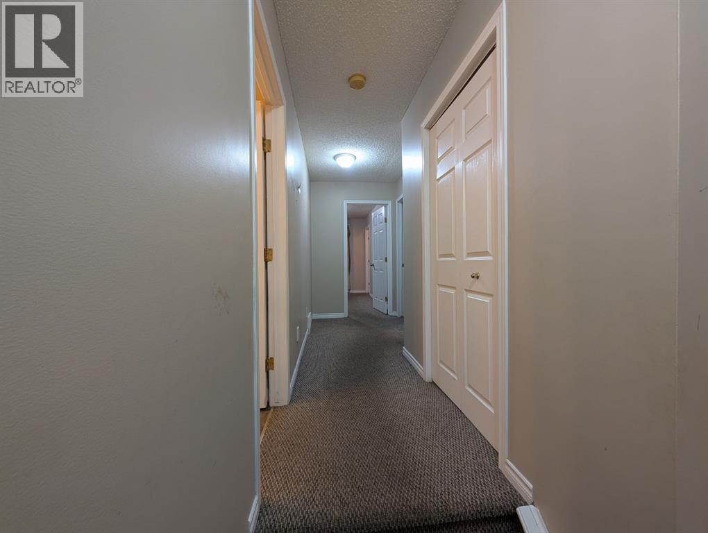 Single Family House for Sale in  SADDLEBACK Way NE Saddle Ridge Calgary 