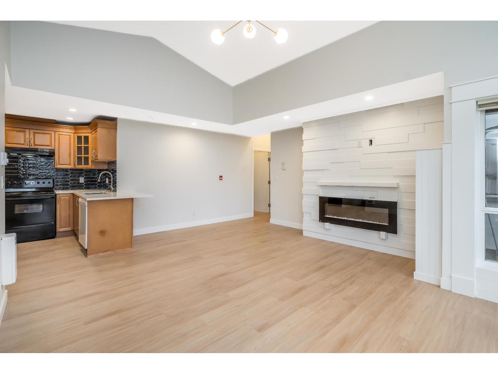 208 2828 152 Street - photo 2