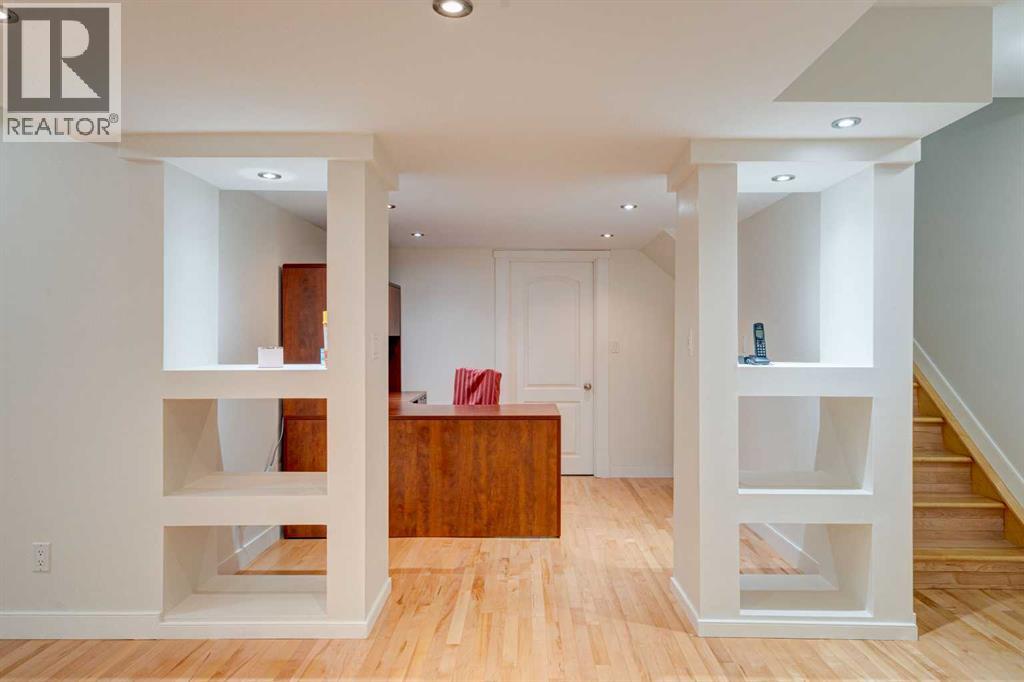 Single Family House for Sale in  Tuscany Estates Close NW Tuscany Calgary 