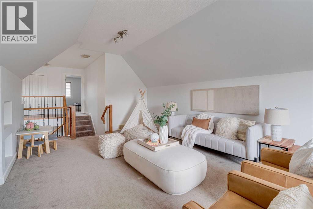 Single Family House for Sale in  Tuscany Estates Close NW Tuscany Calgary 