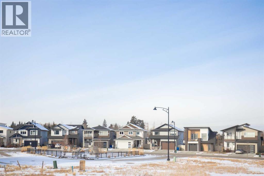 Single Family House for Sale in  Eaton Crescent Evergreen Red Deer 