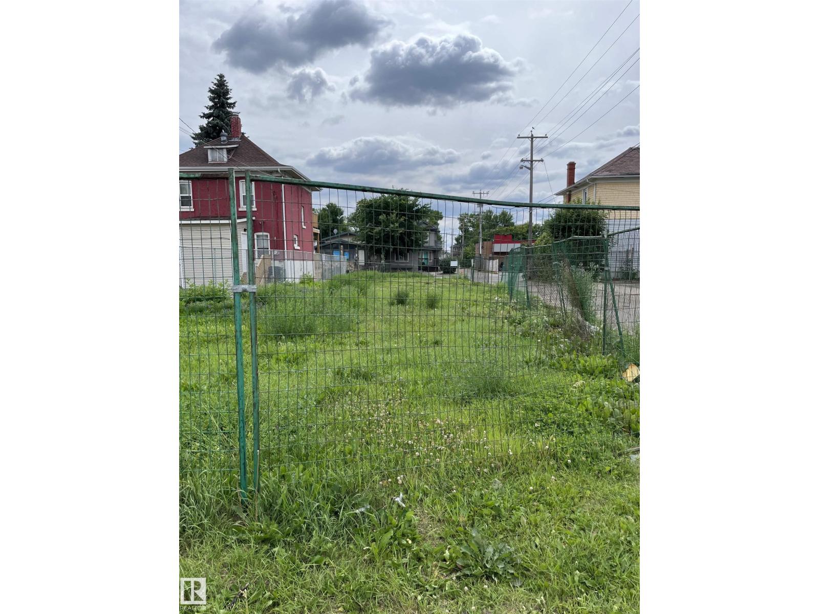 9352 107A AV NW, Edmonton