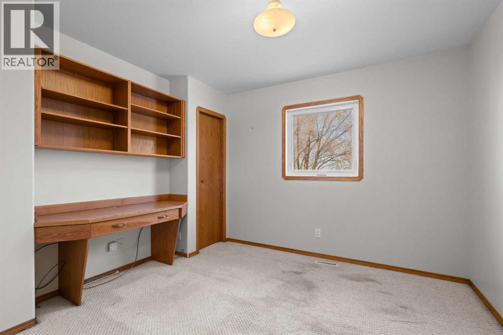 Single Family House Bungalow for Sale in   Avenue Victoria Park Camrose 