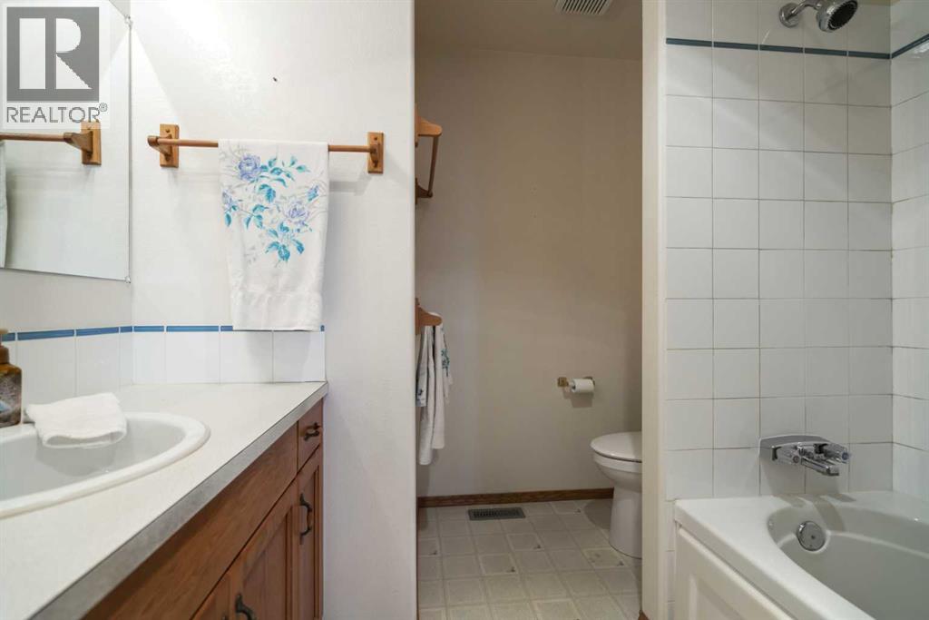 Single Family House Bungalow for Sale in   Avenue Victoria Park Camrose 