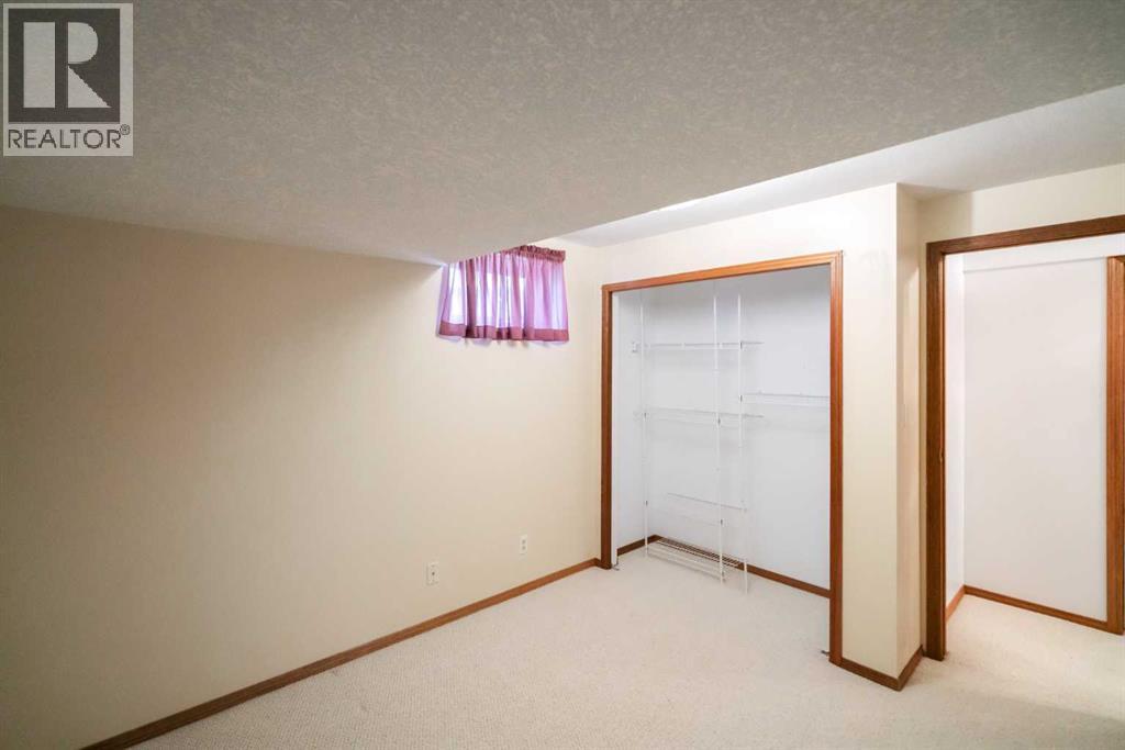 Single Family House Bungalow for Sale in   Avenue Victoria Park Camrose 