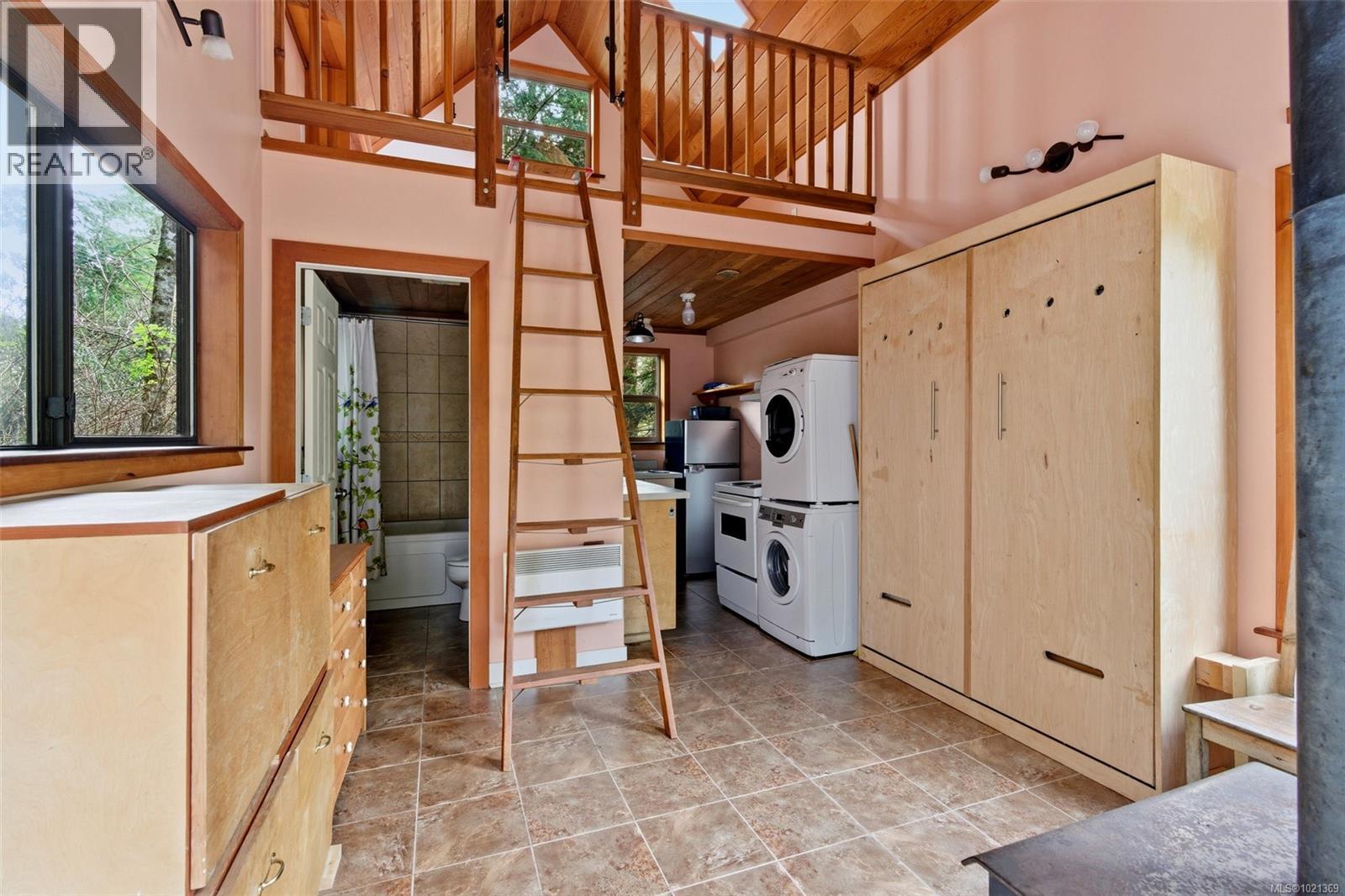  2725 Seaside Drive, Sooke