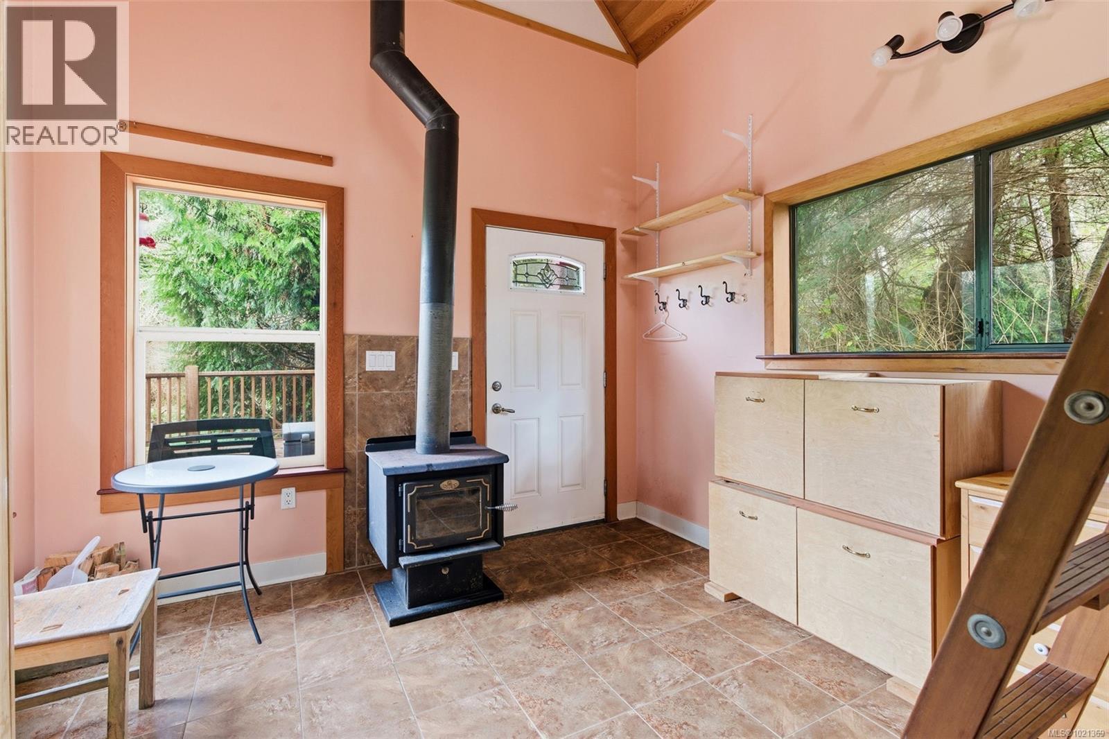  2725 Seaside Drive, Sooke