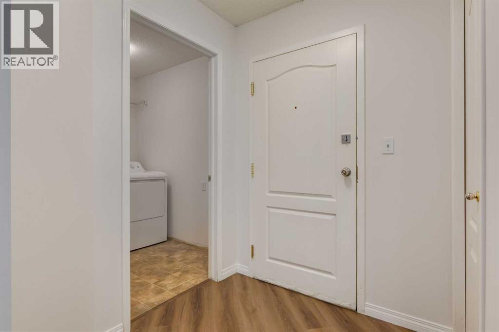 Single Family House for Sale in   Sierra Morena Mews SW Signal Hill Calgary 