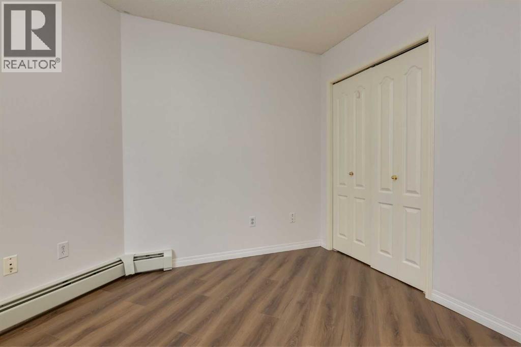 Single Family House for Sale in   Sierra Morena Mews SW Signal Hill Calgary 