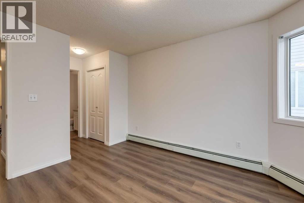 Single Family House for Sale in   Sierra Morena Mews SW Signal Hill Calgary 