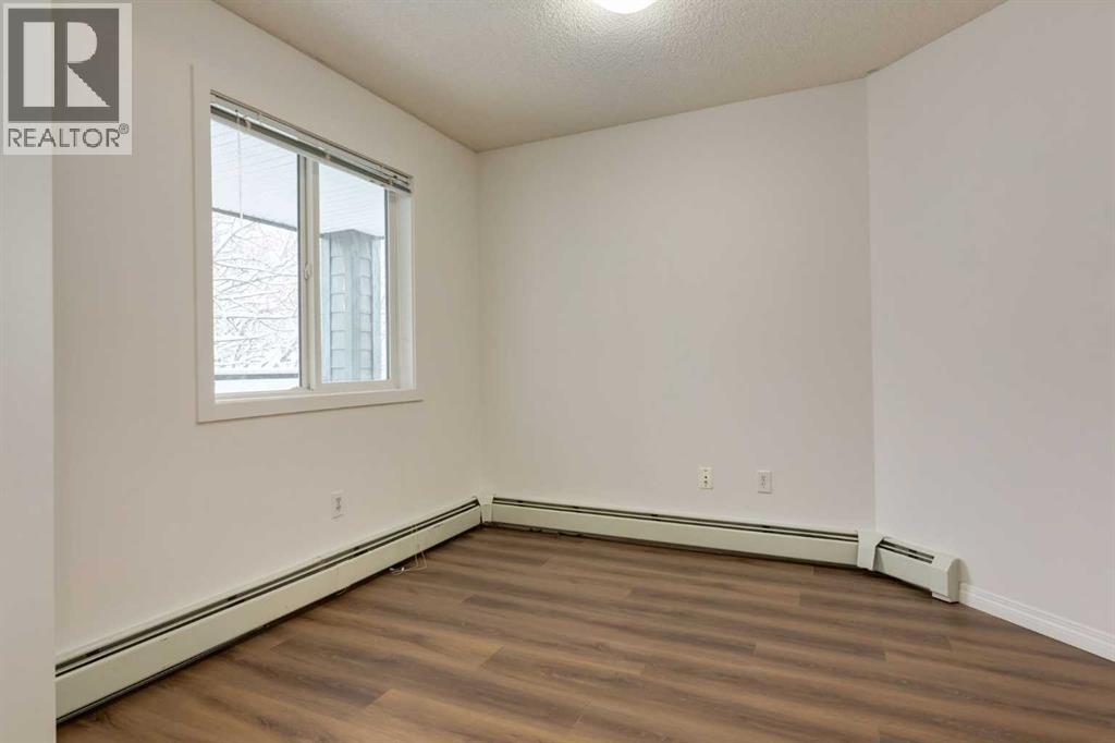 Single Family House for Sale in   Sierra Morena Mews SW Signal Hill Calgary 