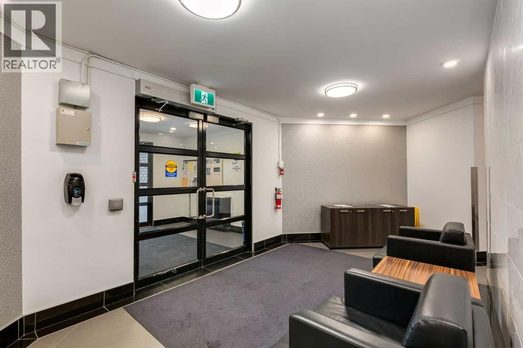 Single Family House for Sale in   Sierra Morena Mews SW Signal Hill Calgary 