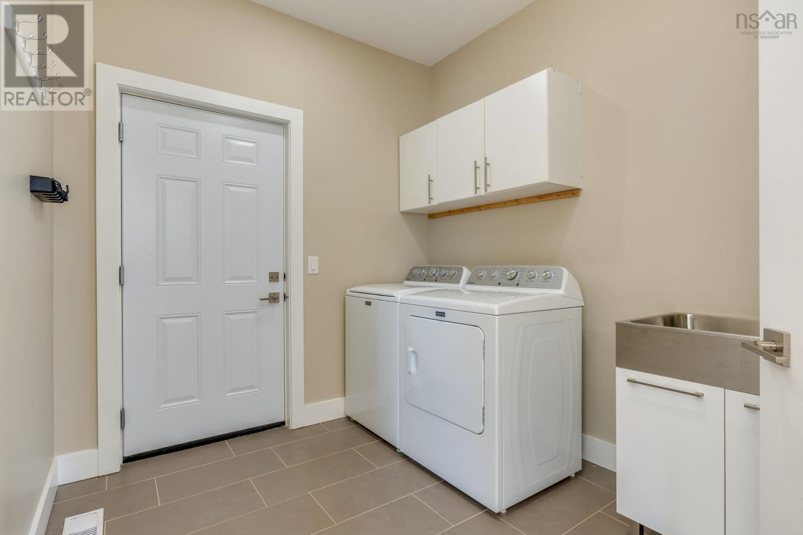 Property 12 of 44 of 61 Highland Drive