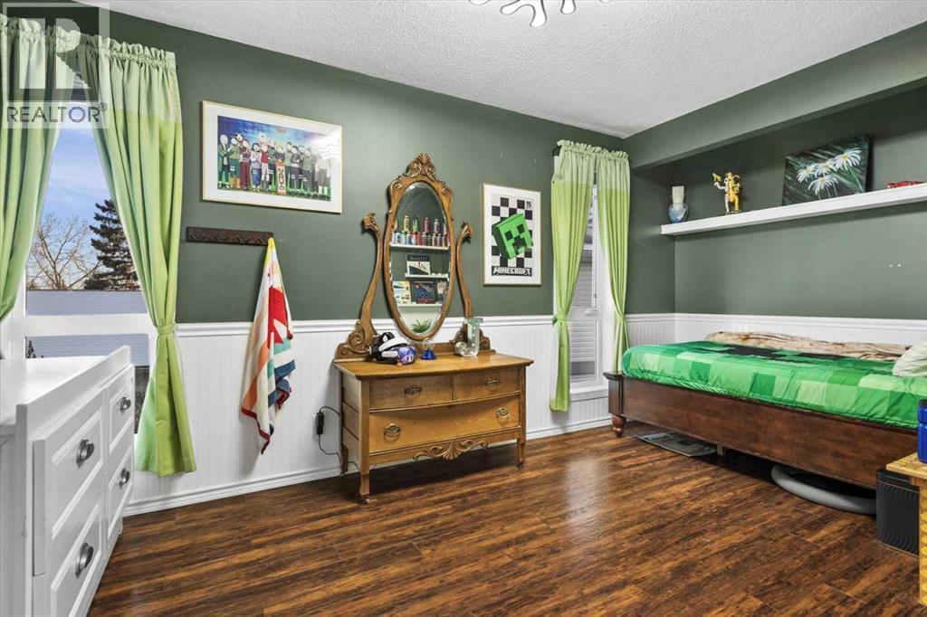 Single Family House 5 Level for Sale in  Woodford Crescent SW Woodbine Calgary 