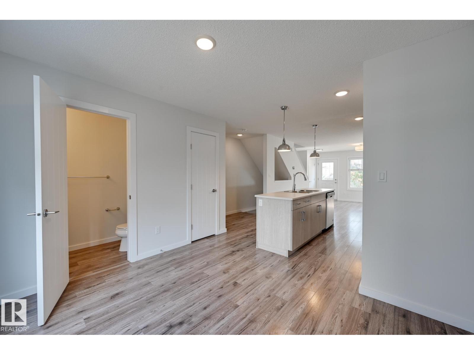 #26 2215 24 ST NW, Edmonton