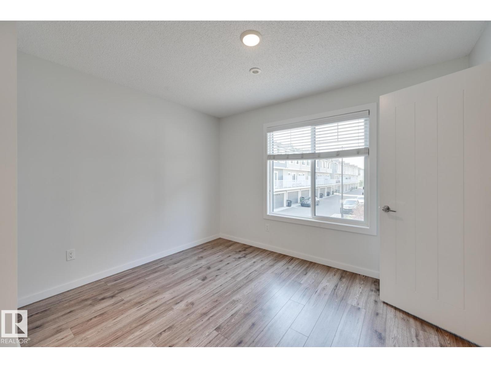 #26 2215 24 ST NW, Edmonton