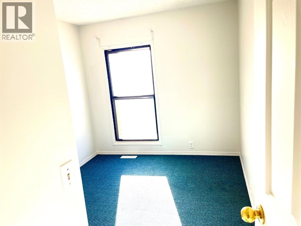 Single Family House for Sale in    Street NE Pineridge Calgary 