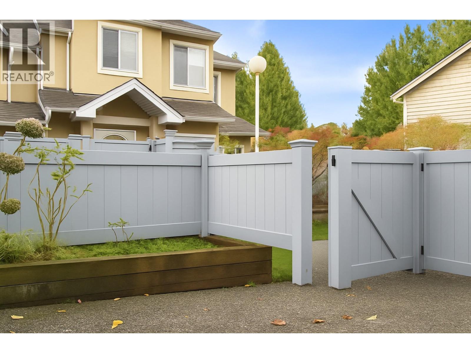 30 7128 18TH AVENUE - Photo 3 of 39, Burnaby, British Columbia